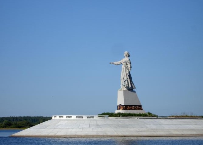Памятник Волге