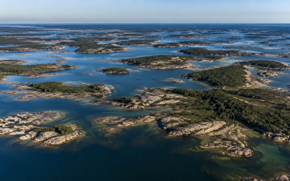 Острова и шхеры Балтийского моря среди северных лесов