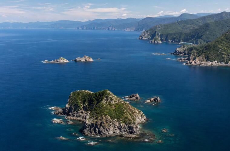 Японское море у гористого побережья